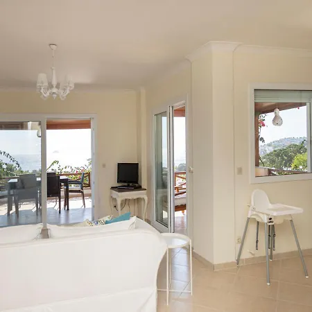 Splendid House With Sea View And Shared Pool In