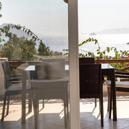 Splendid House With Sea View And Shared Pool In بودروم