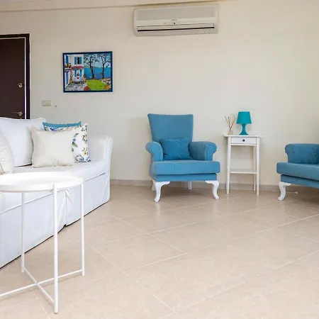 Splendid House With Sea View And Shared Pool In Апартаменты