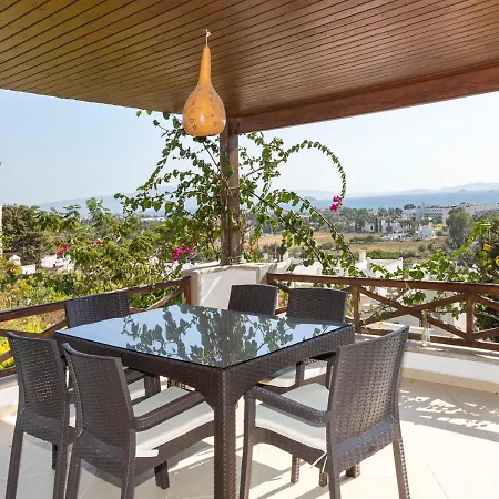 Splendid House With Sea View And Shared Pool In